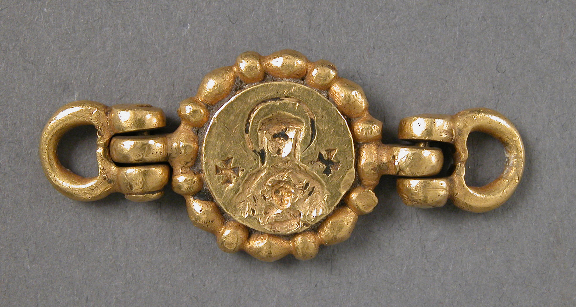 Clasp with Intaglio Medallion of the Virgin and Child